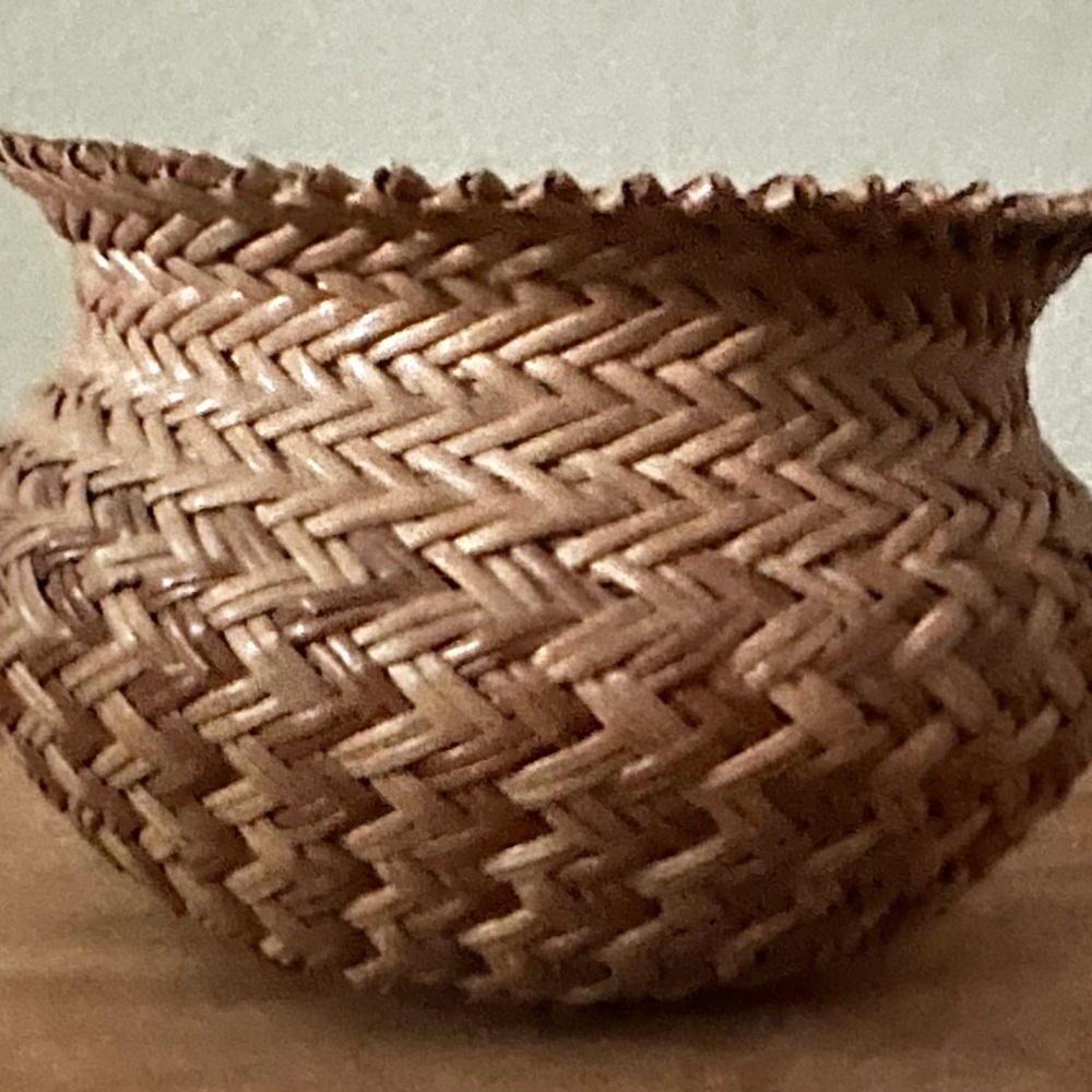 Vintage Tarahumara basket. 4 1/2” wide x 3 1/2” deep. Beautiful artistry. - Picture 2 of 7
